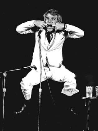Na década de 1970, Martin começou a se apresentar como comediante stand-up, e logo se tornou um dos mais populares do mundo no segmento.