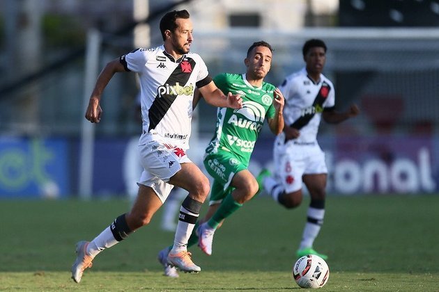 Na estreia de Alex Teixeira, o Vasco empatou com a Chapecoense. O time estava nervoso em campo e criou poucas chances clara de gol.