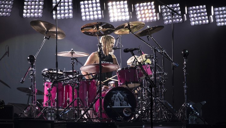 Na Foo Fighters, Taylor entrou para o Hall da Fama do Rock and Roll em 2021. 
