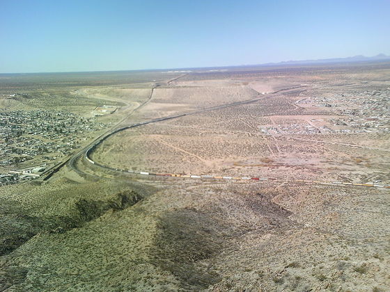 Na foto, o início da fronteira no estado do Novo México - a oeste de El Paso, Texas. Foi nesta região que Kesley foi detido. 