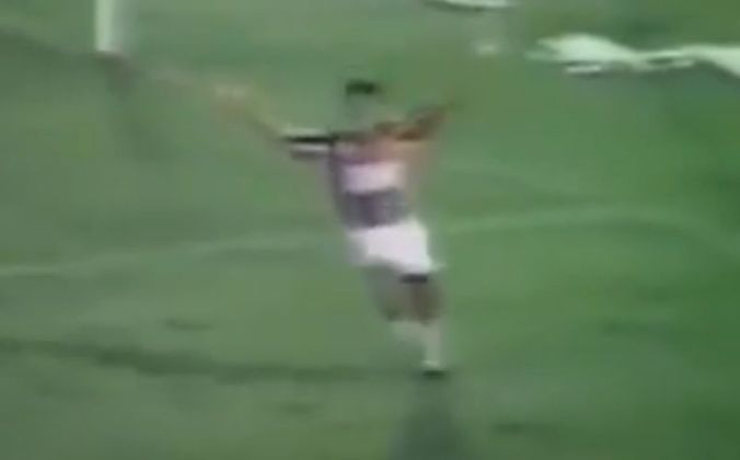 Na Libertadores de 1992, o São Paulo enfrentou o Nacional nas oitavas de final da competição. No jogo da ida, no Uruguai, o Tricolor venceu por 1 a 0, com gol do zagueiro Elivélton.