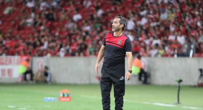 Na manhã dessa quinta-feira (30), o Brasil de Pelotas apresentou um nome bastante conhecido da torcida gaúcha para ser o novo técnico da equipe: Rogério Zimmermann. O comandan