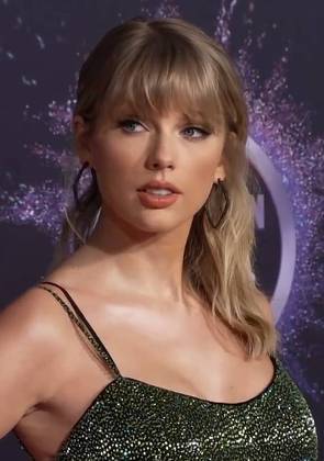 Na música, também tiveram marcas importantes. O décimo álbum da cantora Taylor Swift, por exemplo, bateu o recorde de álbum mais ouvido em um único dia no Spotify. Dez de suas músicas ocuparam os 10 primeiros lugares da “Billboard Hot 100”, um feito inédito e impressionante!