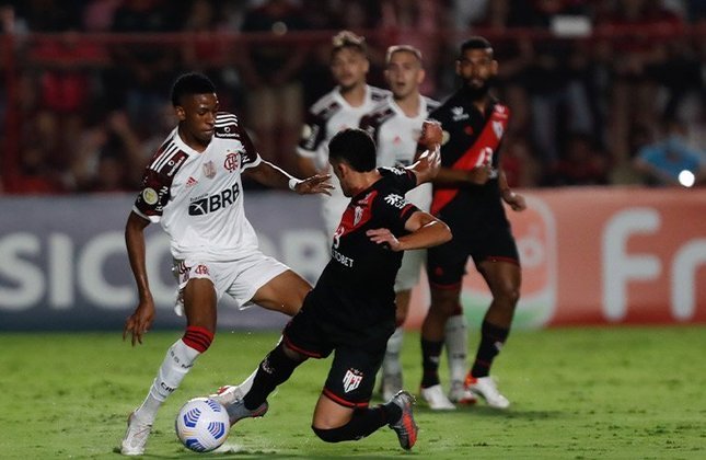 Na noite desta quinta-feira, o Flamengo foi derrotado pelo Atlético-GO por 2 a 0 no Estádio Antônio Alccioly, em partida válida pela 38ª rodada do Brasileirão. A seguir, confira as notas: