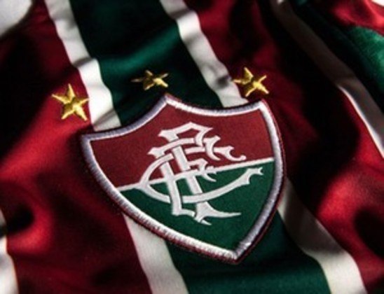 Na nona colocação vem o Fluminense, que também conquistou 5% nas pesquisas de camisas de clube na OLX.