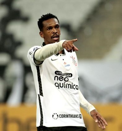 Na primeira fase da competição, o Rubro-Negro somou cinco vitórias e um empate, totalizando 16 pontos. Já o Corinthians ganhou duas, empatou três, perdeu uma e fez 9 pontos.
