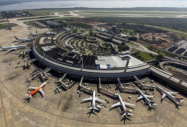 Na sexta-feira (26/11), a Casa Civil do Governo Federal brasileiro anunciou o fechamento de voos vindos de seis países do sul da África a partir de segunda-feira (29): África do Sul, Botsuana, Essuatíni (antiga Suazilândia), Lesoto, Namíbia e Zimbábue.