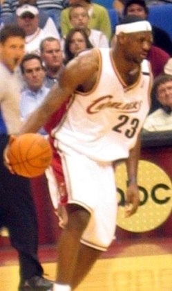 Na sua primeira temporada na liga norte-americana de basquete, em 2004, James venceu o prêmio de 