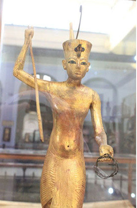 Na tumba foram encontrados cerca de 5 mil objetos que se tornaram tesouros históricos.  A maioria está no Museu Nacional do Cairo