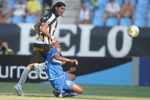 Na vitória, por 3 a 1 do Botafogo sobre o Olaria, pela Taça Guanabara de 2011, Loco fez dois gol. O segundo veio depois de uma arrancada de antes do meio de campo, em que venceu o zagueiro na velocidade e encobriu o goleiro com um toque de categoria