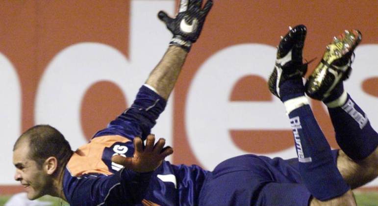 Na volta, o Palmeiras abriu o placar, mas o Corinthians conseguiu a virada. Aos 26 do segundo tempo, Galeano retomou a vantagem alviverde no placar, levando a decisão para os pênaltis. Nas penalidades, Marcos defendeu a última cobrança, de Marcelinho Carioca, eliminando os rivais. Na final no entanto, o Verdão caiu para o Boca Juniors.