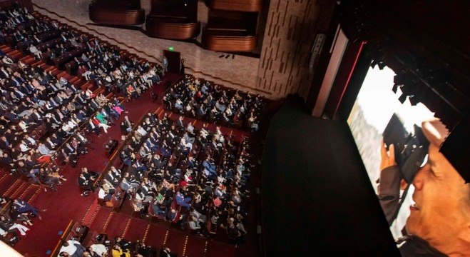 Sala do teatro estava com lotação máxima na noite da pré-estreia