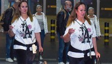 Mãe de Neymar desembarca em aeroporto de São Paulo com bolsa de R$ 11.000 e roupa de veludo