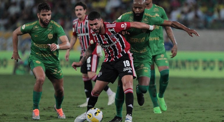 Nahuel Bustos em partida contra o Cuiabá pelo Brasileirão