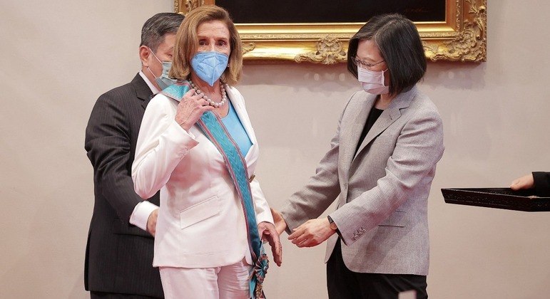 Nancy Pelosi encontra a presidente de Taiwan, Tsai Ing-wen