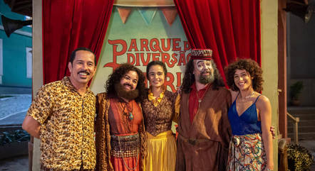 Nanda Costa e demais atores de "Cine Holliúdy"