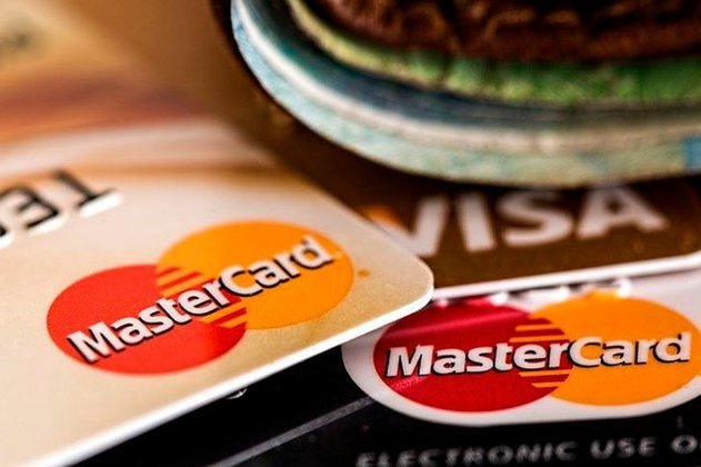 Não dê informações sobre o cartão de crédito por telefone. As compras dependem do fornecimento do código de segurança que fica no verso do cartão. Esse número deve ser mantido em sigilo. 