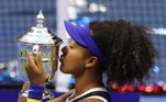 Simbolo no JapãoUma das grandes tenistas da atualidade, Naomi foi a primeira japonesa a conquistar um Grand Slam. Até o momento ela já conquistou três taças do maior torneio de tênis: US Open (2018 e 2020) e Australian Open (2019)