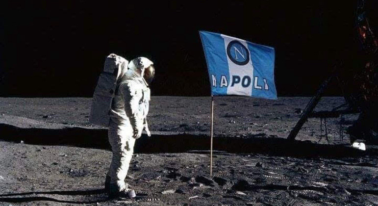 Meme da torcida do Napoli, por enquanto perfeito no "Nazionale" da Bota
