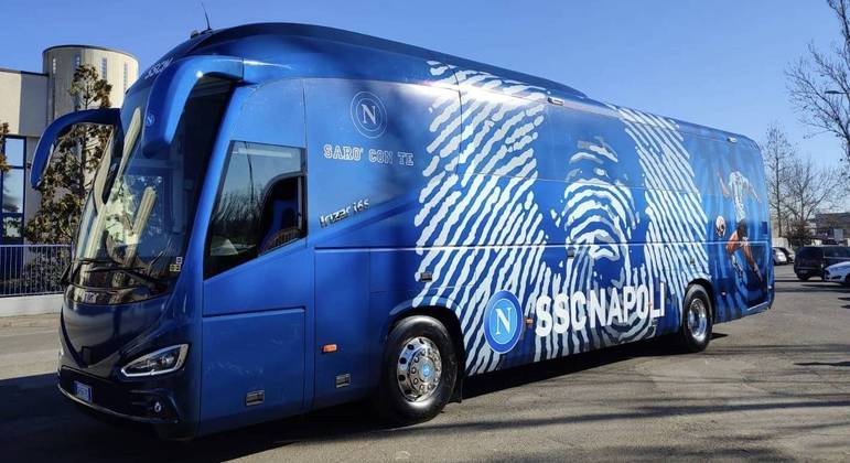 O ônibus "Maradona" que o Napoli usa para viajar