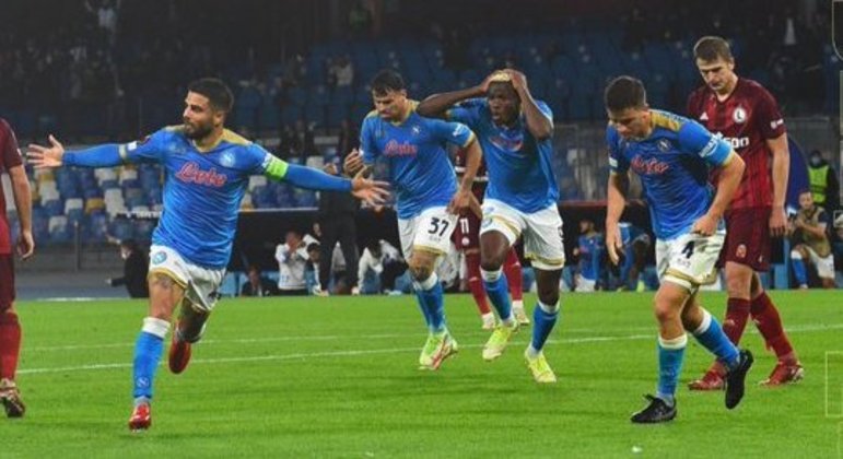 Insigne, do Napoli, na vitória sobre o Legia no jogo de ida da Europa League