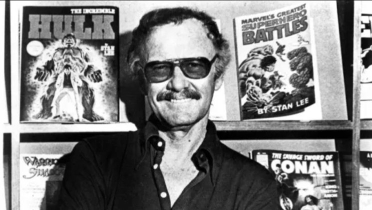 Naquele momento, o então jovem que usaria Stan Lee para assinar as revistas em quadrinhos e que usaria Stanley Lieber em obras literárias, como livros, por exemplo. Era apenas o começo de um dos gênios do entretenimento. 