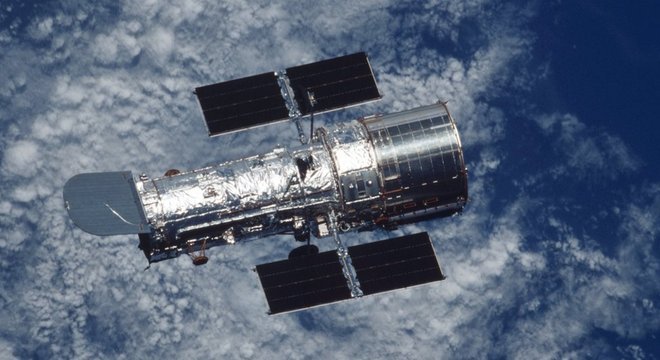 O Hubble orbita a Terra a uma altura de 593 km sobre o nível do mar 