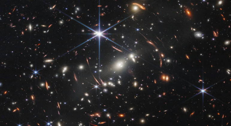Imagem mostra as primeiras galáxias, formadas há 13 bilhões de anos