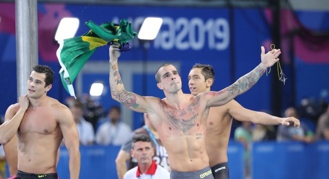 No revezamento 4x100 m, brasileiros foram ouro e garantiram recorde no Pan