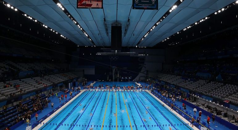 Piscina para competição de natação nas Olímpiadas: recordes quebrados por mulheres trans 