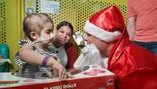 Voluntários fazem festa de Natal para crianças com câncer em SP