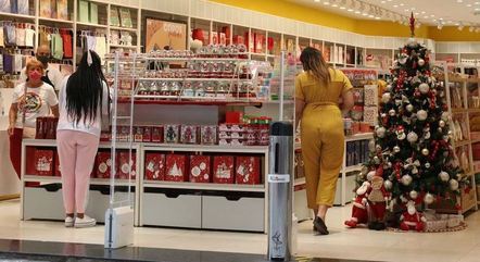 Quase 30% costumam gastar mais do que podem no Natal