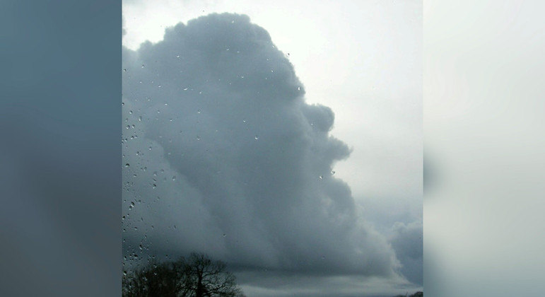 Nuvem em formato de Papai Noel foi vista sobre o condado de Devon, na Inglaterra