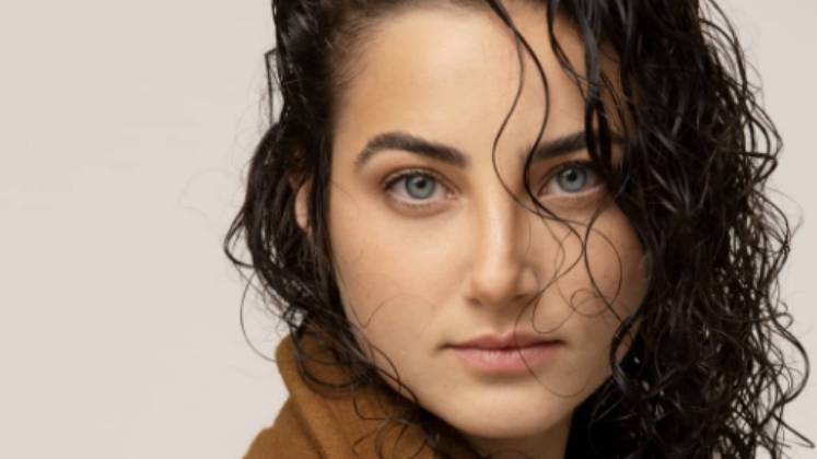 A atriz Natália Ferrari faz bastante sucesso nas redes sociais ao interpretar cenas de grandes filmes de uma maneira bem divertida. Como será o papel dela em Reis?