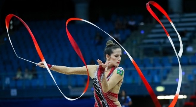 Natalia Gaudio conquista bronze na ginástica rítmica geral individual