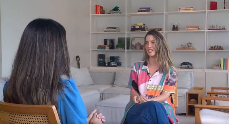 Nathália Dill em conversa com Paloma Poeta
