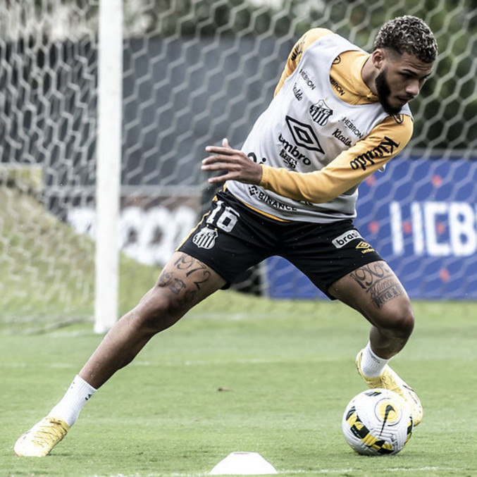 Nathan Santos completa 21 anos nesta segunda-feira, dia de jogo com o Goiás