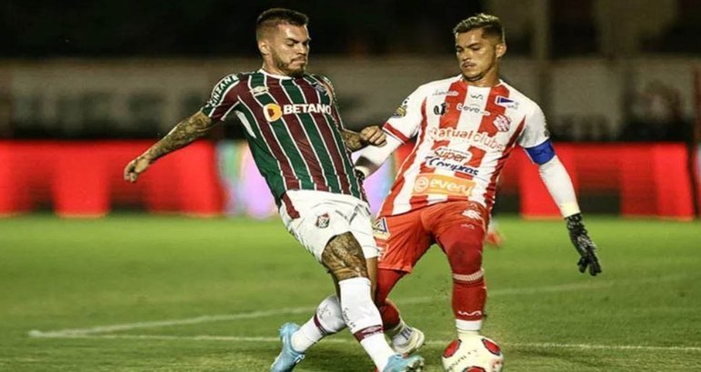 Nathan, meia de 25 anos, pertence ao Atlético Mineiro e tem contrato até 2024. O jogador está emprestado ao Fluminense e o vínculo acaba no final de 2022.
