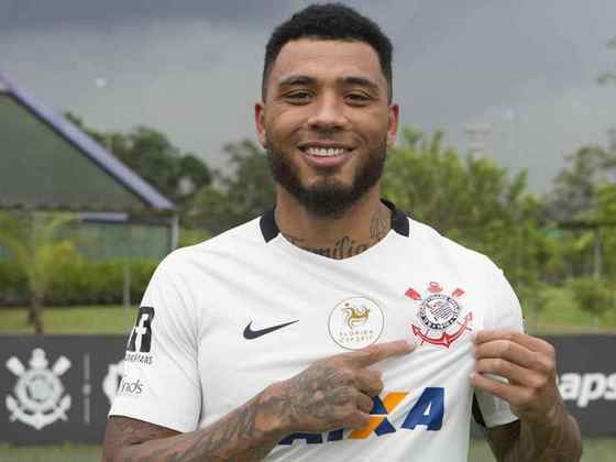 Naturalizado turco, Kazim foi anunciado pelo Corinthians depois de uma passagem pelo Coritiba e, apesar de ter participado de dois títulos paulistas e um brasileiro, marcou apenas quatro gols com a camisa do clube.