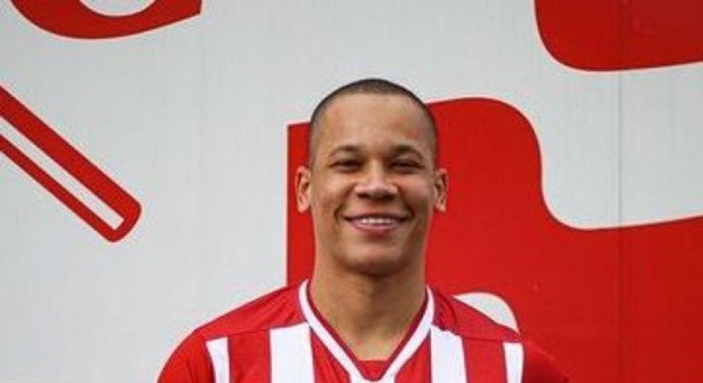 NÁUTICO - O clube possui a própria fornecedora de material esportivo, a N6