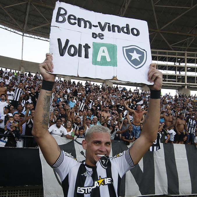 Navarro era um dos grandes ídolos do Botafogo, em 2020. Clube carioca queria renovar