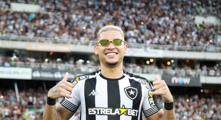 Navarro, 20 anos, não renovou seu contrato com o Botafogo. E está muito perto do Palmeiras