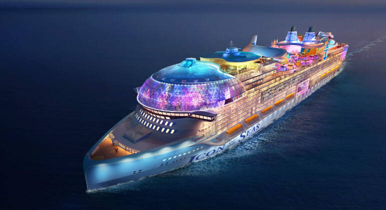 A nova aposta da Royal Caribbean, o Icon of The Sea, é o maior navio de cruzeiro do mundo, com 365 metros de comprimento, segundo o New York Post. Com uma capacidade mais que quatro vezes maior que a do Titanic — comportando quase 10.000 pessoas a bordo, contra 3.000 do navio afundado —, um lugar no gigante não sai por menos de 1.500 dólares (R$ 7.200 na cotação atual). Veja as atrações mais surpreendentes: 