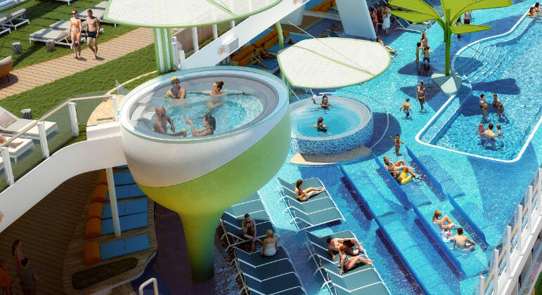Uma das sete piscinas é a Royal Bay: a maior em alto-mar, com mais de 151.000 litros de água. O lançamento da embarcação está previsto para 2024, mas seu primeiro teste no mar foi realizado na última quinta-feira (22)Leia Também: James Cameron foi 33 vezes até o Titanic e quase morreu ao ficar 16 horas preso ao navio
