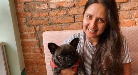 Nayara Marques Noronha se considera 'mãe de pet' da cachorra Gaia