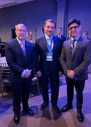 Da esquerda para direita, temos: o presidente do Grupo ND, Marcello Côrrea Petrelli, o governador do Estado de Santa Catarina, Carlos Moisés e o Superintendente de Rede da Record TV, André Dias.
