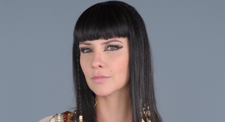 "Nefertari age por impulso, sem nem pensar em seu casamento", conta Camila Rodrigues