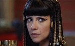 Nefertari e Ramsés chegaram a fazer as pazes, mas o bom momento entre eles não durou muito tempo. O futuro faraó foi à Casa de Senet e, quando voltou ao palácio, deu de cara com a egípcia. Ela não gostou nada de vê-lo embriagado e falando sobre outras mulheres. Depois disso, a filha de Yunet decidiu que a relação deles ficaria somente na amizade. Quer saber o que mais aconteceu com o trio? Assista aos episódios completos da novela Os Dez Mandamentos em PlayPlus.com! E acompanhe a novela de segunda a sexta, às 15h30, na tela da Record TV