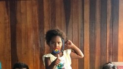 Nego do Borel distribui ovos de Páscoa em comunidade do Rio