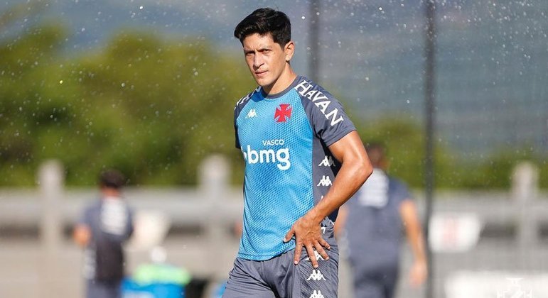 NEGOCIANDO - As conversas do Fluminense com Germán Cano voltaram a esquentar. O atacante enviou uma contraproposta ao clube, e deve negociar os detalhes do vínculo no início de 2022.